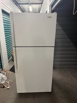 Whirlpool Top-Freezer Refrigerator White