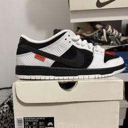 Nike SB Dunk Low TIGHTBOOTH