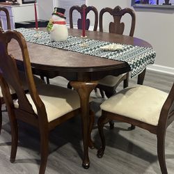 Dining room  Table And Chairs