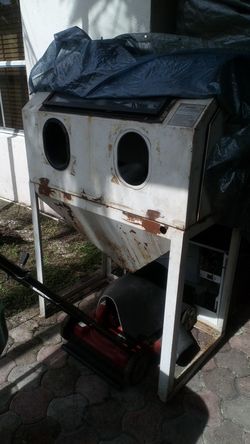 Sand blasting cabinet.. Dust colector just add compressor