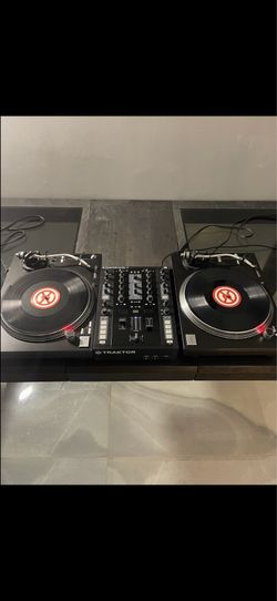 DJ Turntables Set Up! Like New!