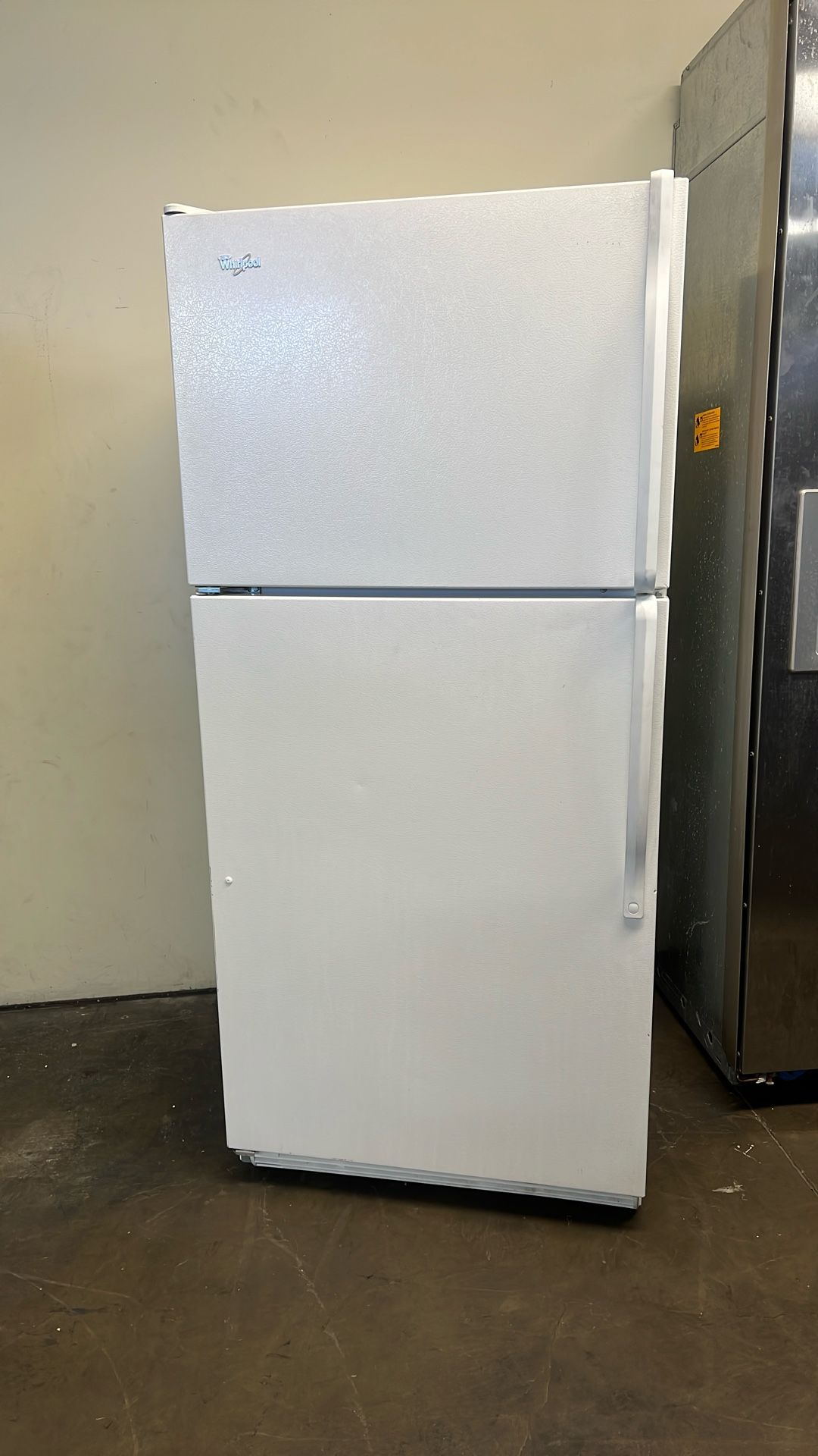 Whirlpool 18 Cu Ft Top Freezer Refrigerator Apartment Size 