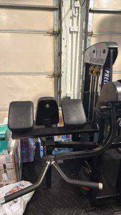 Gym Atlantis bicep machine