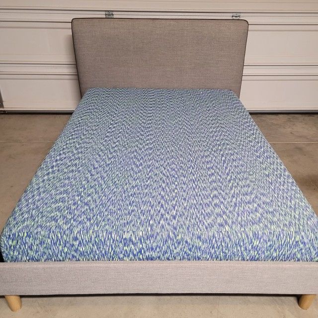 Full Size Platform  Bed.  Used, in good condition. 

Platform bed frame with mattress. 

$265

