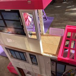 Barbie Dream House 