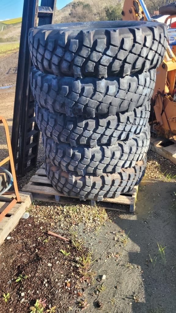 5 tires Michelin 12R20