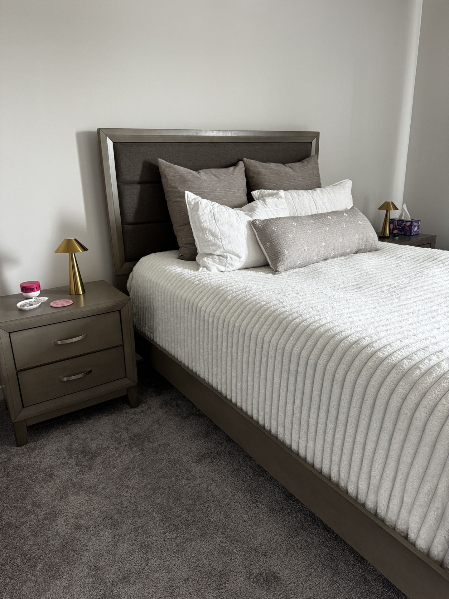 Modern Queen Bedroom Set For Sale