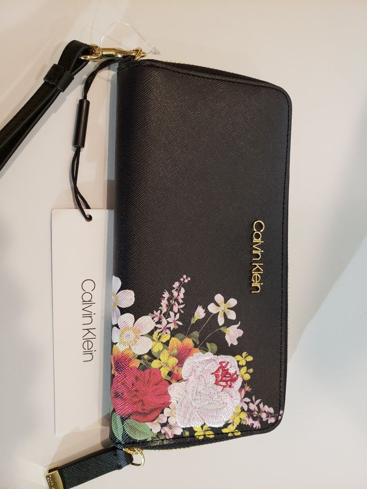 Calvin Klein Saffiano continental Zip around Wallet with Wristlet S Black Floral