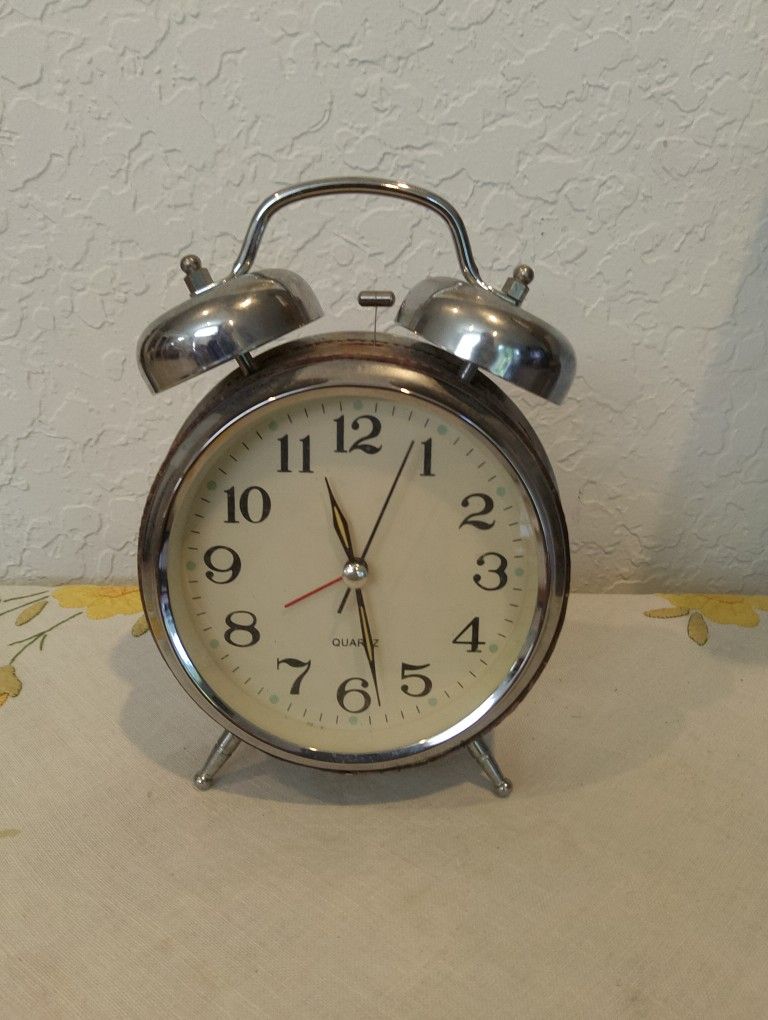 Vintage style metal mechanical alarm clock  quartz with genuine leather trim, vintage alarm clock, Battery Included 