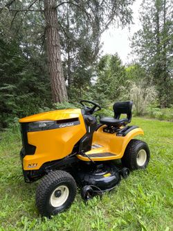 FS: Cub-Cadet XT1 LT42 Mower Riding Lawnmower
