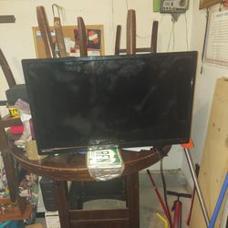 32 Inch Sanyo TV Roku With Remote