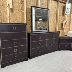 Very Nice 4 Piece Dresser Set W/Mirror - Delivery Available!