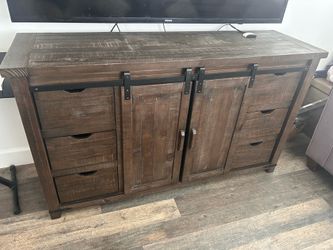 Furniture / tv stand