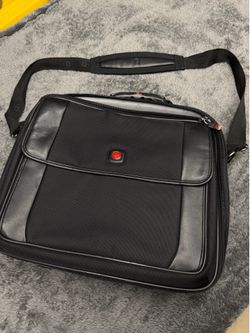 Wenger SwissGear Laptop Briefcase in like new condition!  18x14”