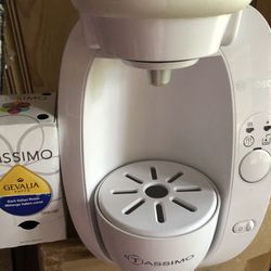 Need Gone Reduced ..Make me an offer...Bosh Tassimo coffee brewer gently used was in storage.....moving was living two different states