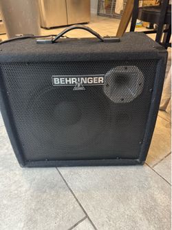 BEHRINGER 90-WATTS KEYBOARD  AMPLIFIER