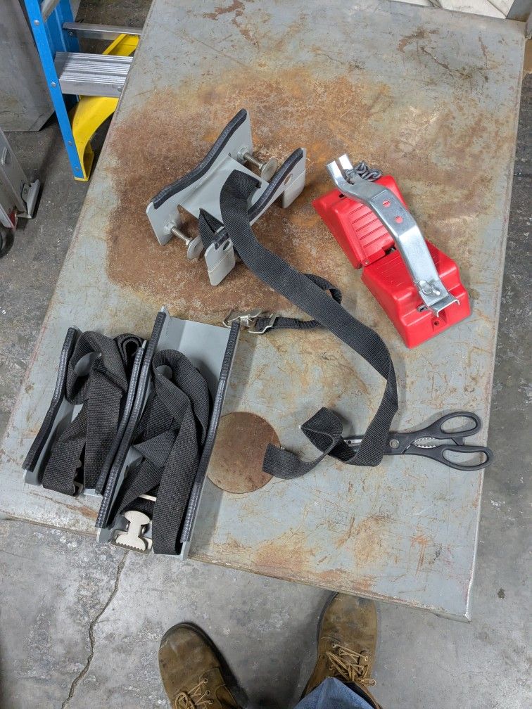 Gas Cylinder Tank Mounts Lot