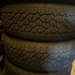 275/60/20 Two Tires Used In Good Condition 🛞🦈🇵🇷🇻🇪