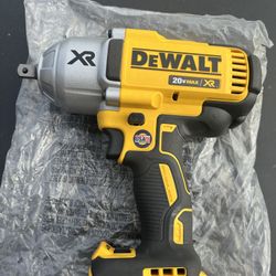 DEWALT 20V MAX XR 1/2 in. High Torque Impact Wrench with Hog Ring Anvil Kit