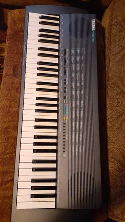 YAMAHA ELECTRONIC KEYBOARD PSR19