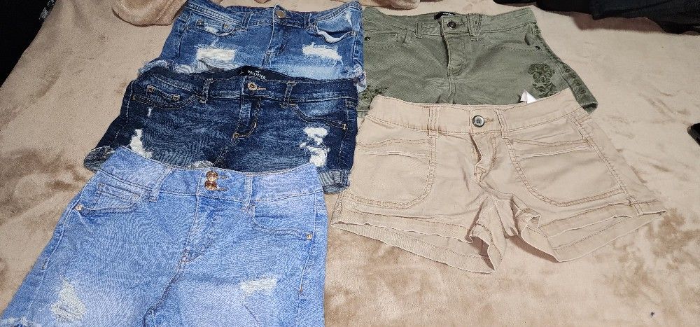 Have A Bunch Of Name Brand Summer Clothes For Women Size 1
