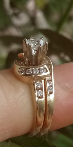 14k gold Diamonds wedding band 2pc size 4 it can be size