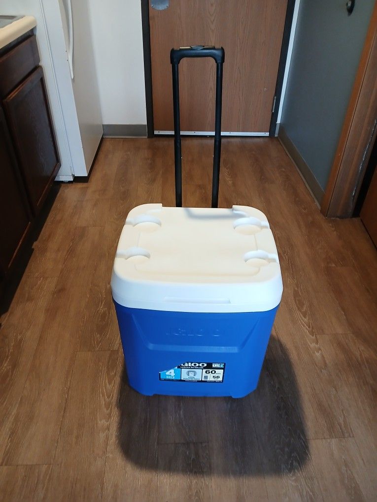 Igloo Ice Cube Wheeled Roller Cooler Blue