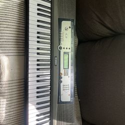 EZ-200 Yamaha Keyboard 