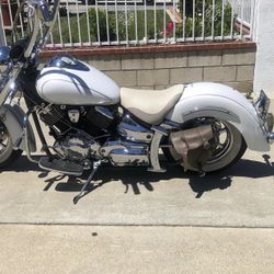 Yamaha V-Star 1100. MUST GO!!!