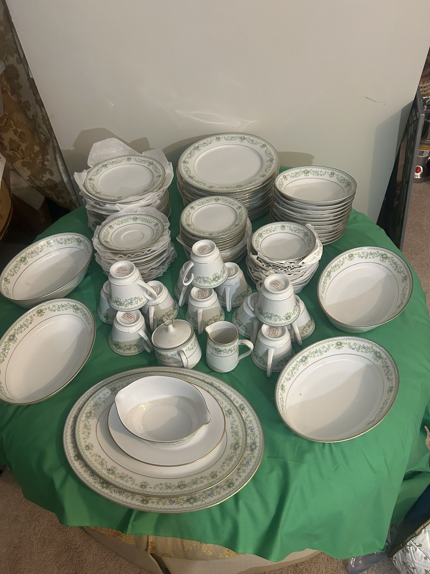 PRE-OWNED IN GRREAT CONDITION 93 PIECE SET OF NORITAKE SPRING MEADOW PATTERN 2484, COMPLETE SERVICE FOR 12
