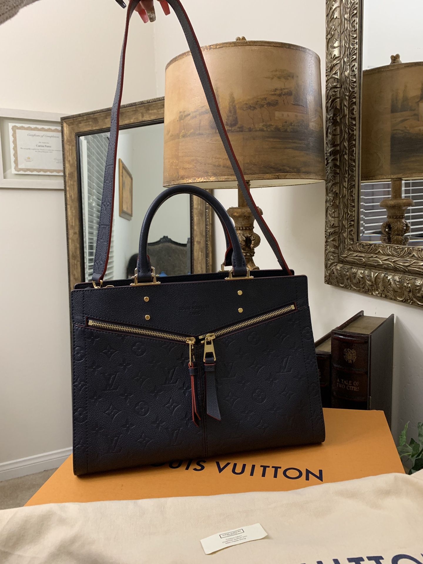 AUTHENTIC LOUIS VUITTON SULLY MM THIS PURSE IS LIKE NEW COMES WITH DUST BAG  AND BOX ONLY MESAGE ME IF YOU INTERESTED THANK YOU for Sale in Los Angeles,  CA - OfferUp