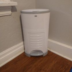 Dekor Hands Free Diaper Pail