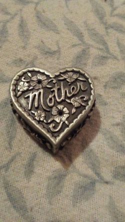 Ms dee genuine pewter ❤ with mother on it trinket box top is a pin
