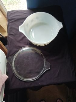 Vintage Pyrex Spring Blossom Crazy Daisy 1-1/2pt Casserole Baking Dish w/Lid 472