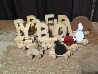 17 PIECE WOODEN TRAIN LOT BOWLING CHICAGO BULLS BASKETBALL LETTERS TRAIN ENGINE AND CABOOSE, CAR