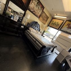 Queen Bedroom Set, Includes Dresser, Mirror, Nightstand, Queen bed frame