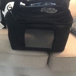 Cat/dog Carrier BRAND NEW NEVER USED. 