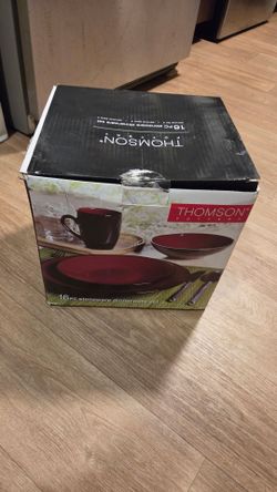 Dinnerware set