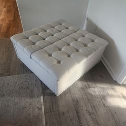 Ottoman w/storage