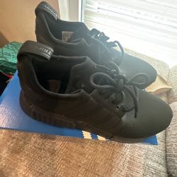 3 shoes for 50$