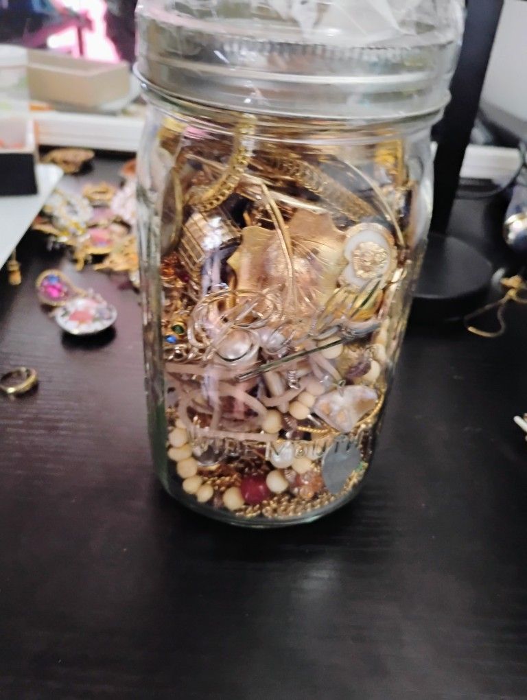 Untested And Some Signed Vintage Jewelry