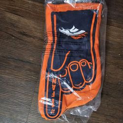 New : NFL BRONCOS OVEN MITTS OR TAKE TO THE GAME MITTS