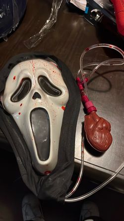 Scream blood mask
