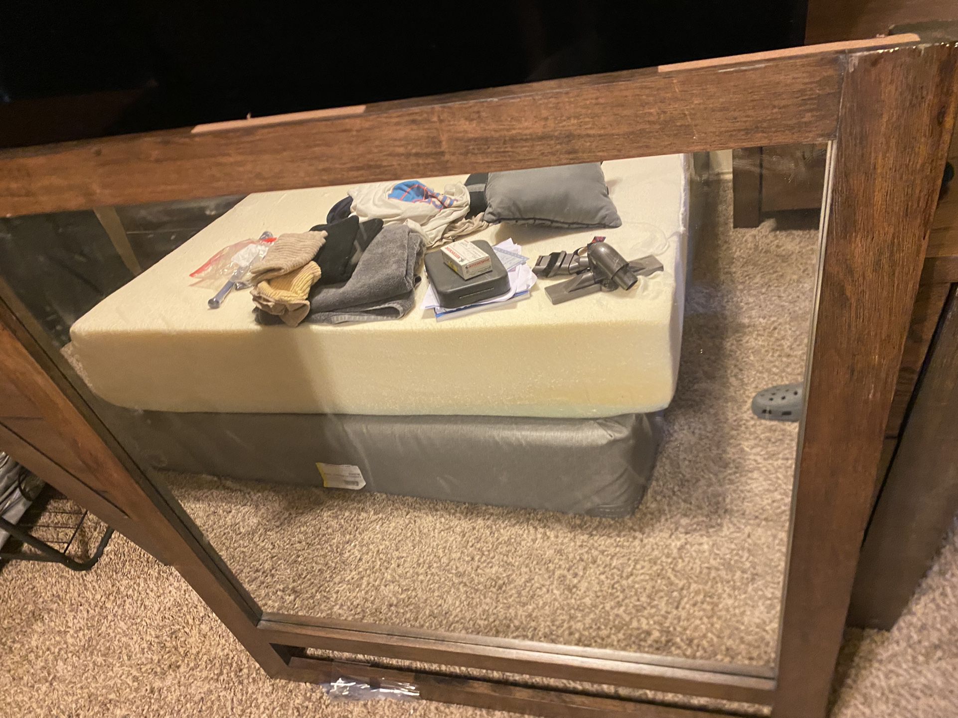 Dresser With Vanity / Two Night Stands 