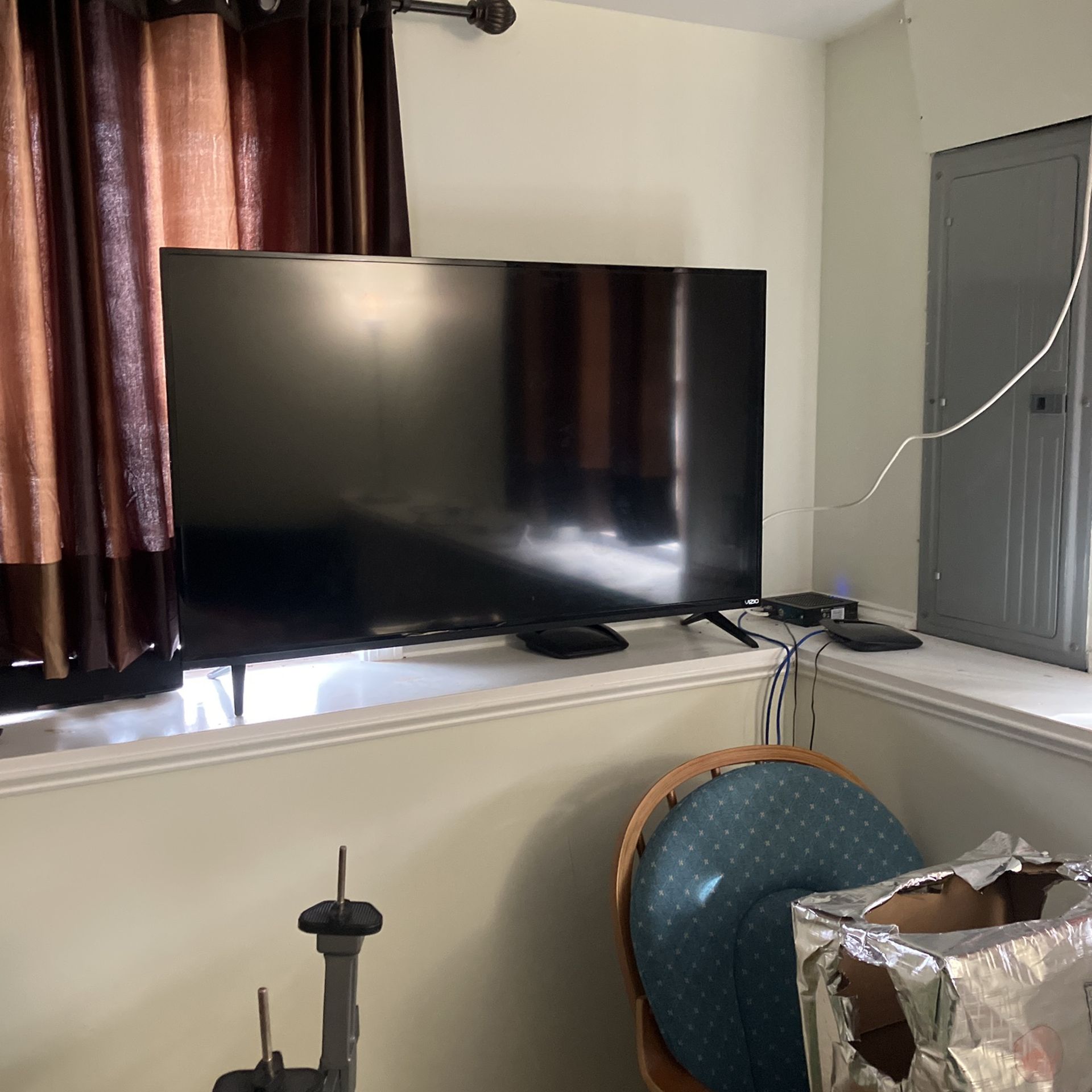 Vizio Tv 50” With Remote