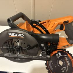 RIDGID18V Brushless Cordless 7-1/4 in. Rear Handle Circular Saw (Tool Only) 