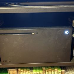 Xbox Series X, 2 controllers, Multiple Games