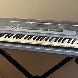 Yamaha Portable Grand DGX-202 Keyboard