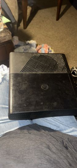 Xbox360 With No Wires Or Comtrollers