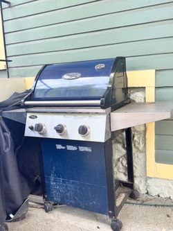 Silver casting gas grill
